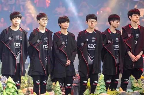 随着消息发 随着消息发